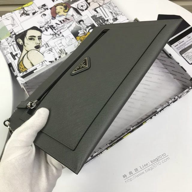 prada手包 普拉達新款皮革手拿包 2NH009 PRADA十字紋牛皮灰色手拿包  pyd2246